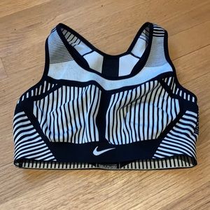 NIKE Flyknit Sports Bra